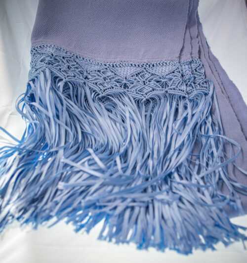 mantilla sf con macrame celeste