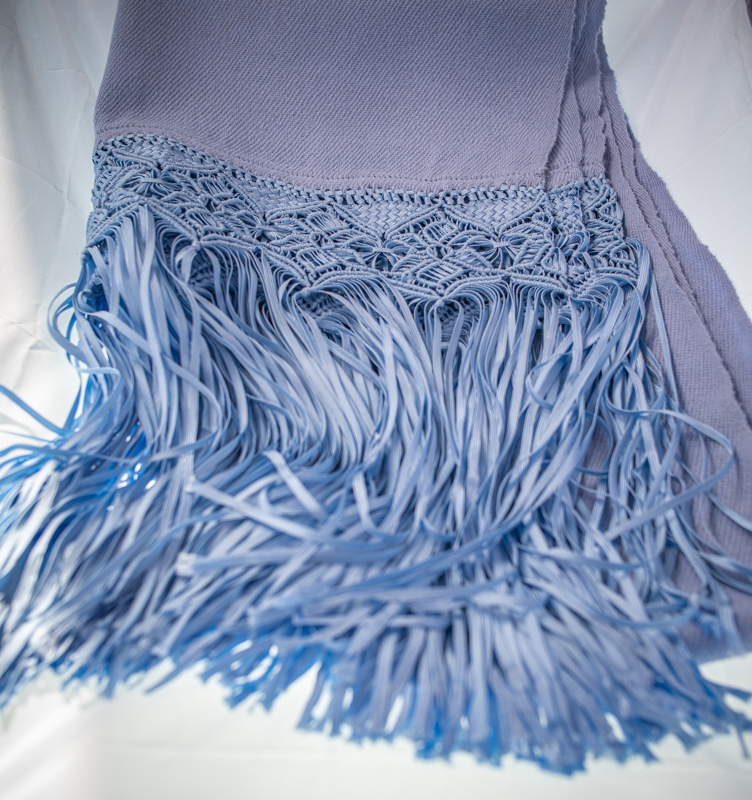 mantilla sf con macrame celeste