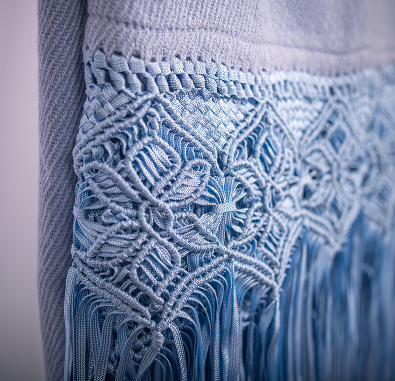 mantilla sf con macrame celeste